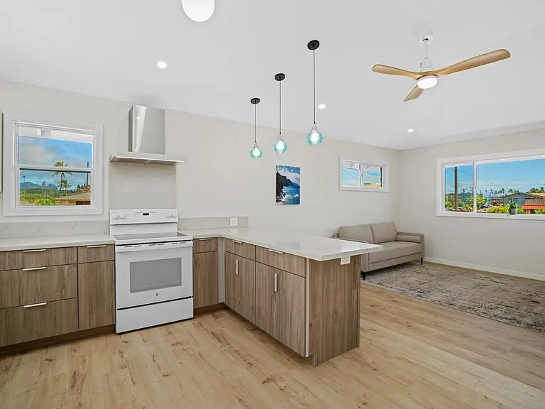4587 Kukui St #B — Photo 1