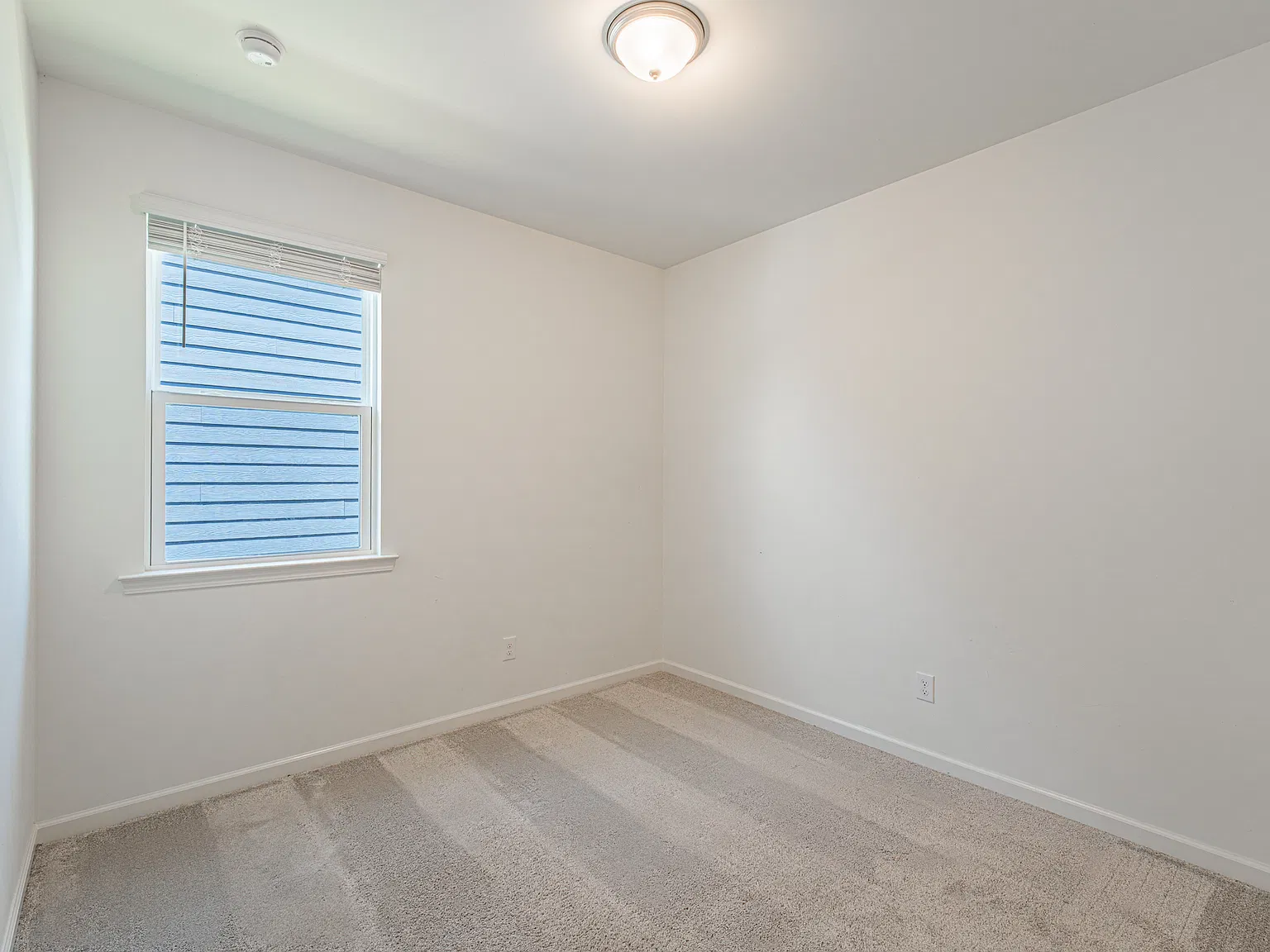 86 Norman Ave — Photo 2