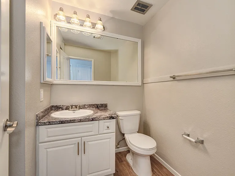 Chardonnay Ridge | Two BedroomBathroom #1