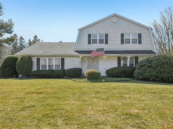 5 Toga Court, East Northport, NY 11731