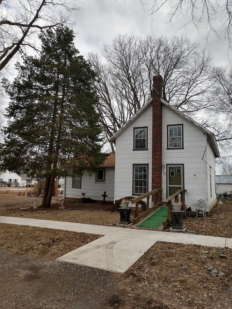 110 W Charles St photo 1