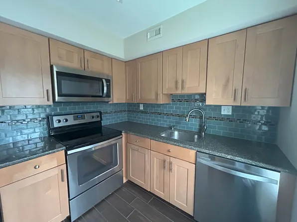 98 Candlewood Dr, South Windsor, CT 06074