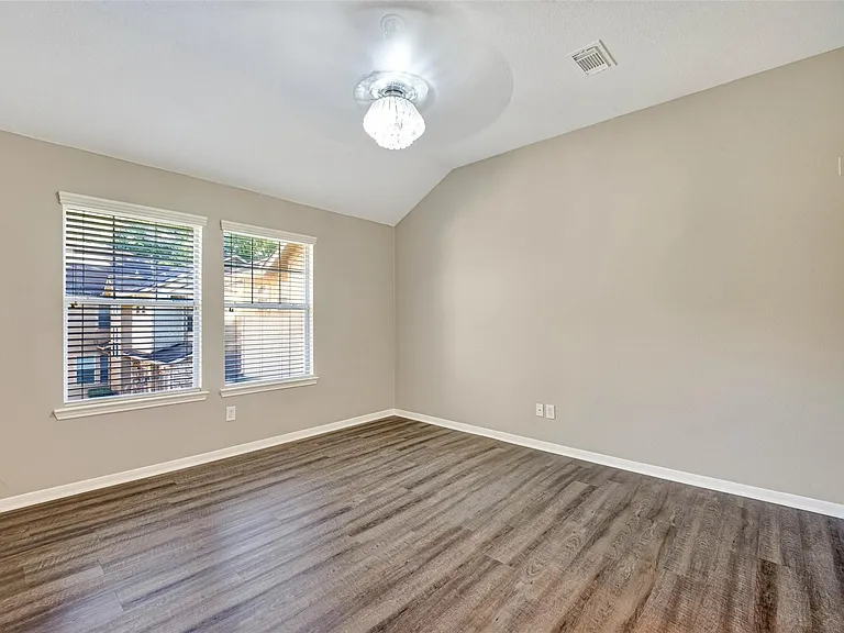 77 Woodlily Pl — Photo 14