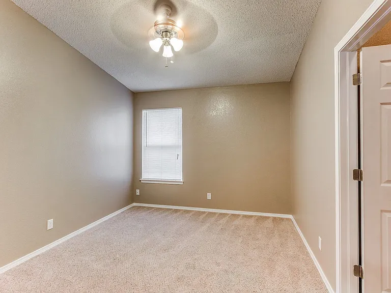 3289 Emerald Point Dr — Photo 14