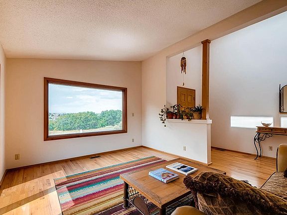 4th image of 7878 Carolyn Dr