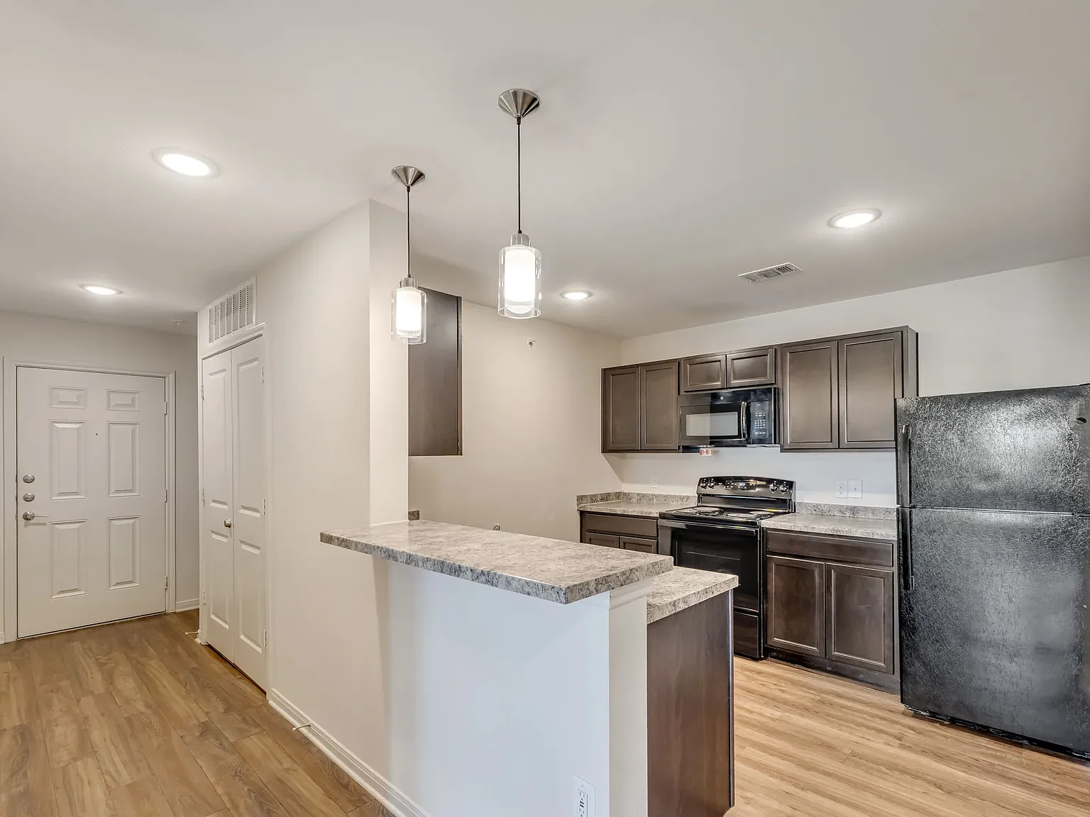 Vireo Apartments — Photo 1