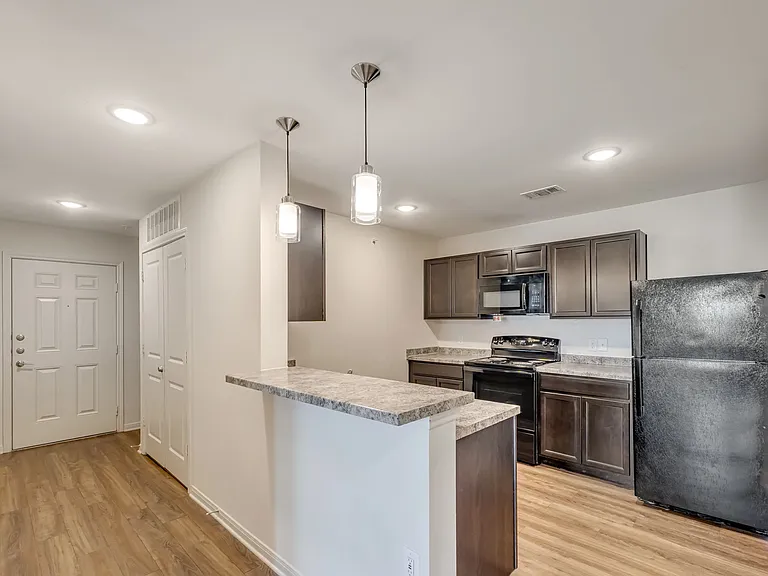 Vireo Apartments — Photo 1