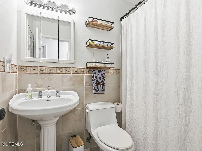 12 Bayview Ave — Photo 13
