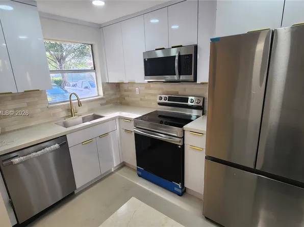 2711 N Pine Island Rd APT 112, Sunrise, FL 33322