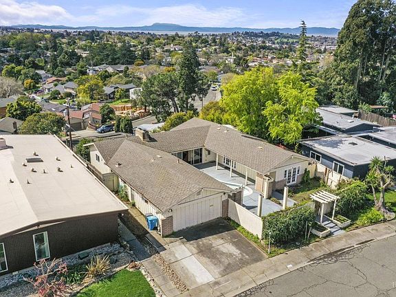 4th image of 1305 Del Mar Avenue