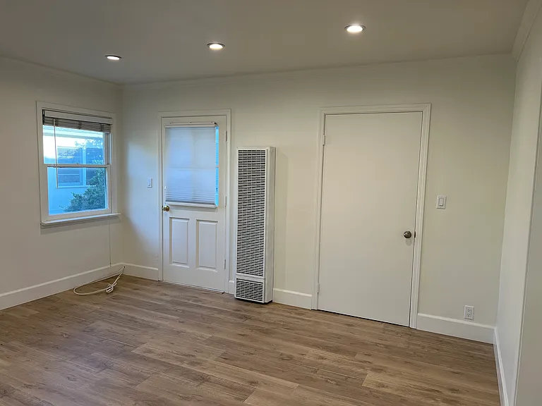 11662 Chandler Blvd — Photo 26