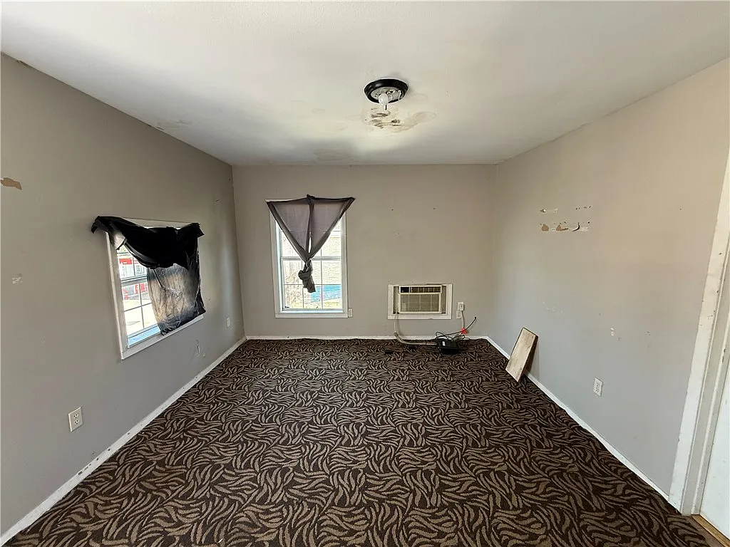 1 bed, 3060 sqft, $1,000 — Photo 2
