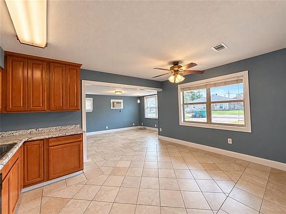 3rd image of 140 Johns Hopkins Dr