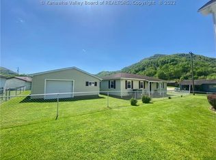 44 Adena Dr, Mount Carbon, WV 25139