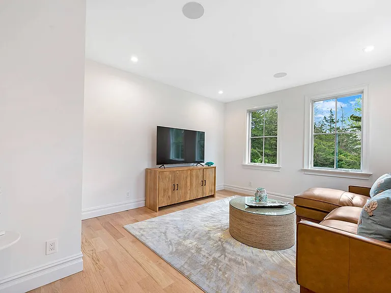 28 Dartmouth Rd — Photo 11