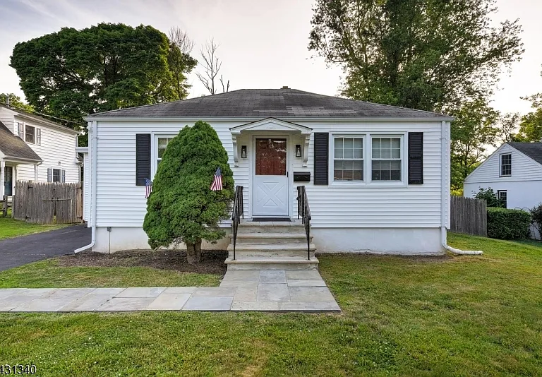 10 Lake Dr — Photo 12