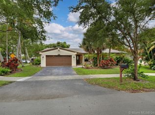 8450 Menteith Ter, Miami Lakes, FL 33016