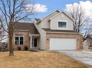 9200 Peony Ln N, Maple Grove, MN 55311