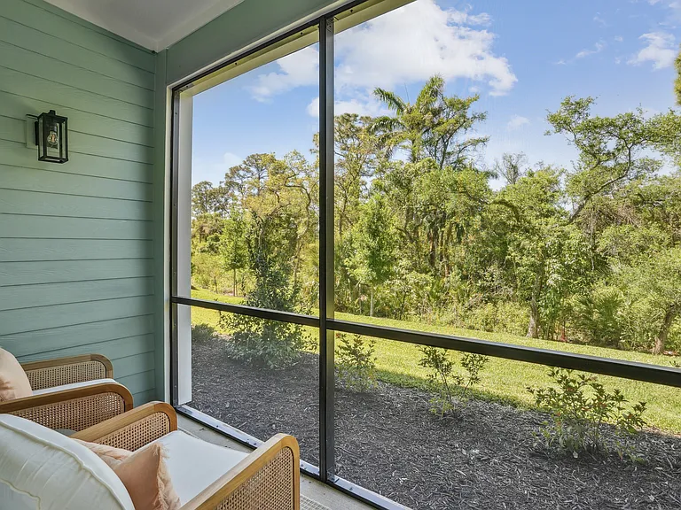 Screened-in Private Balcony/Patio