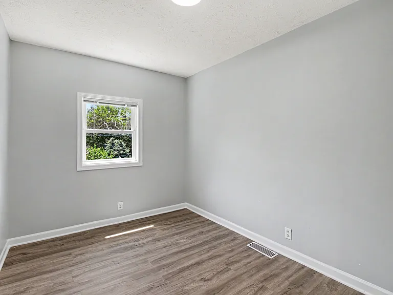 3325 Jefferson St — Photo 8