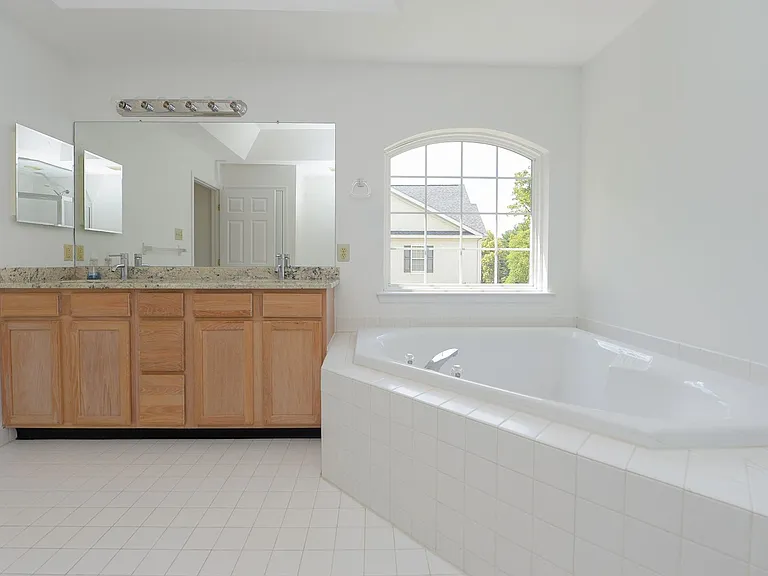 200 Rolling Hill Dr — Photo 26
