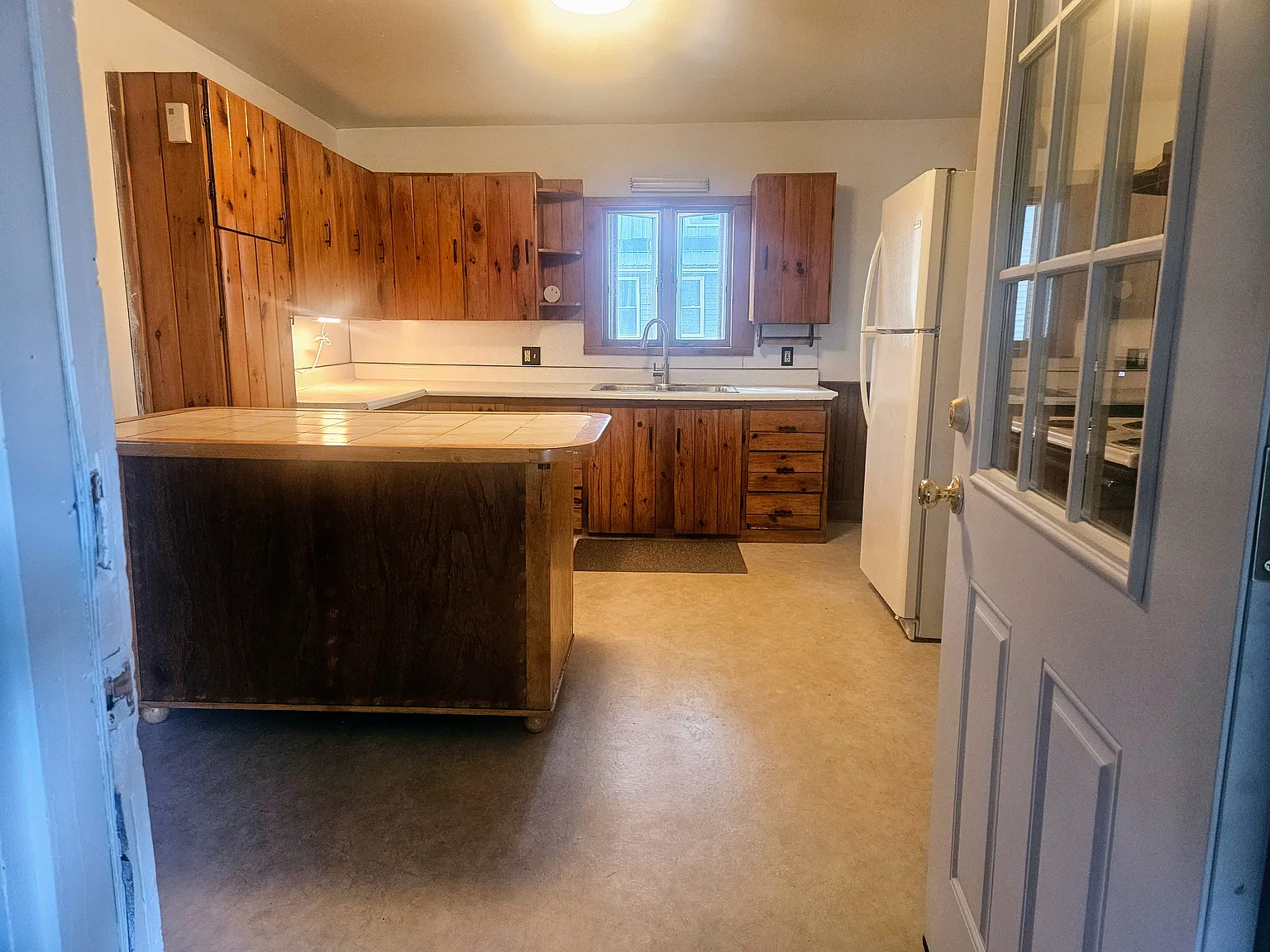 3 bed, 1200 sqft, $1,650 — Photo 2