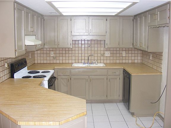 5th image of 1306 Convair St