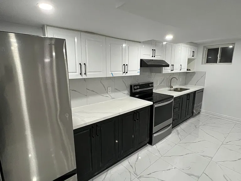 46 Starry Cres #BASEMENT — Photo 1