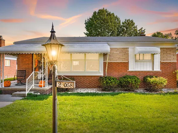 26058 La Salle Ct, Roseville, MI 48066