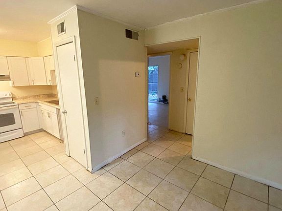 3rd image of 5904 Terrace Square Dr APT B