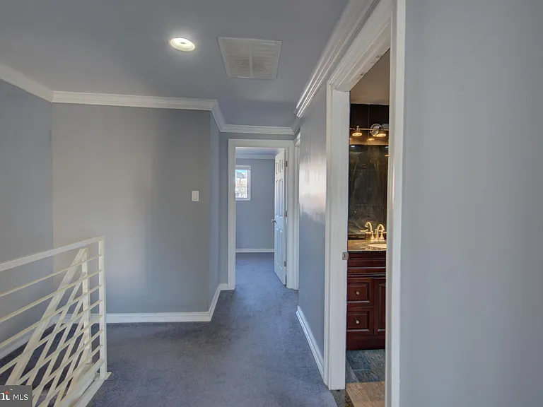 1119 W Master St — Photo 15