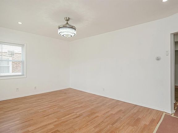 5th image of 30 Essex Pl