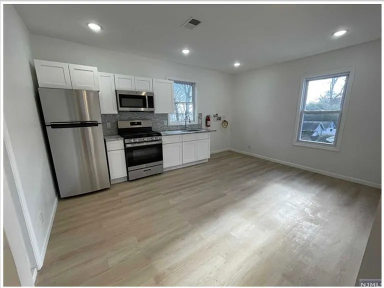 82 Jacoby St #2 — Photo 6