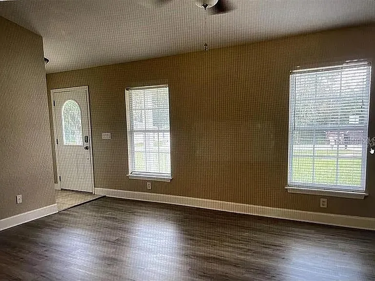 96 Redwood Rd — Photo 3