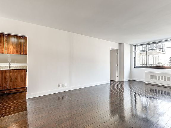 4th image of 200 E 82nd St APT 4A