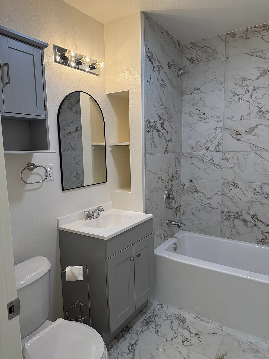 Building Photo - 14606 Gilmore St #1