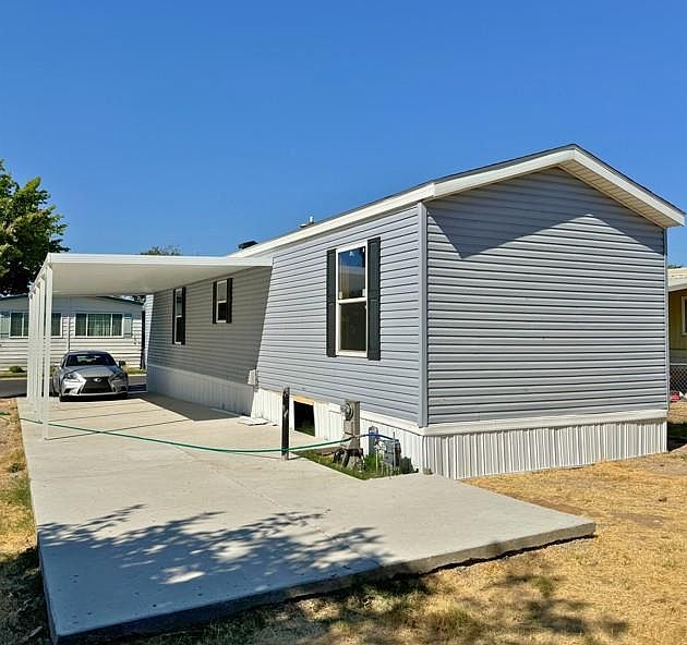 1st image of 107 Village Cir #107