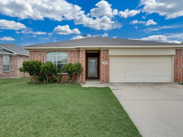 1025 McKavett Dr, Fort Worth, TX 76140
