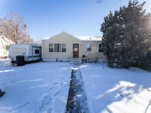 514 12th Ave W, Williston, ND 58801