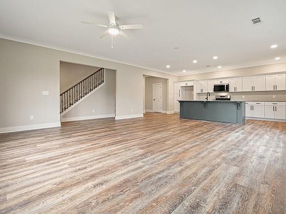 5th image of 4749 Fowler St