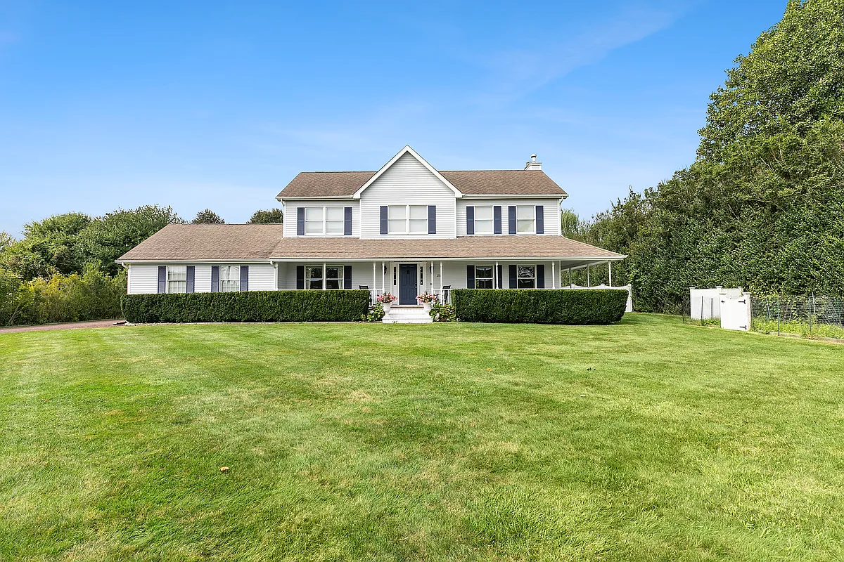 Building Photo - Montauk Hwy