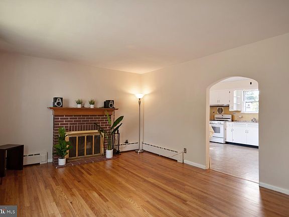 5th image of 1415 S Olden Ave