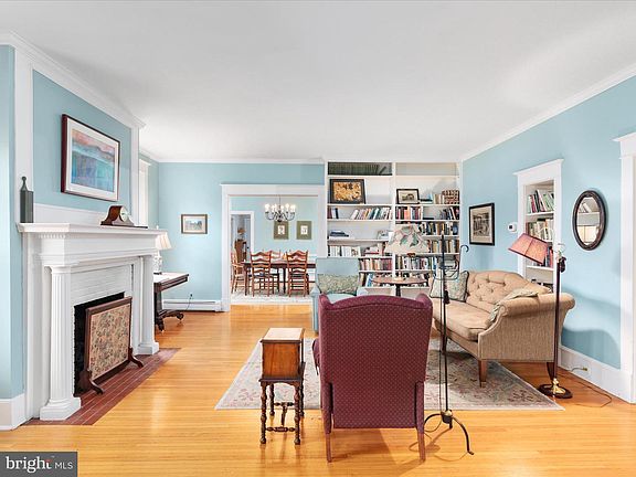 5th image of 517 W Locust St