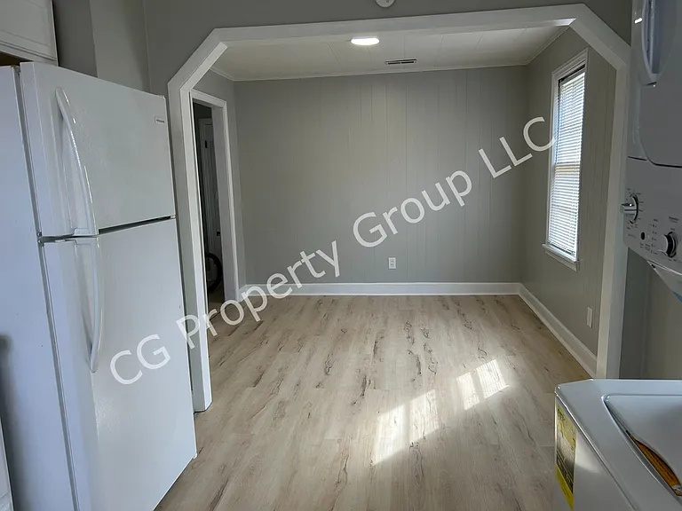 475 Virgil Ave — Photo 7