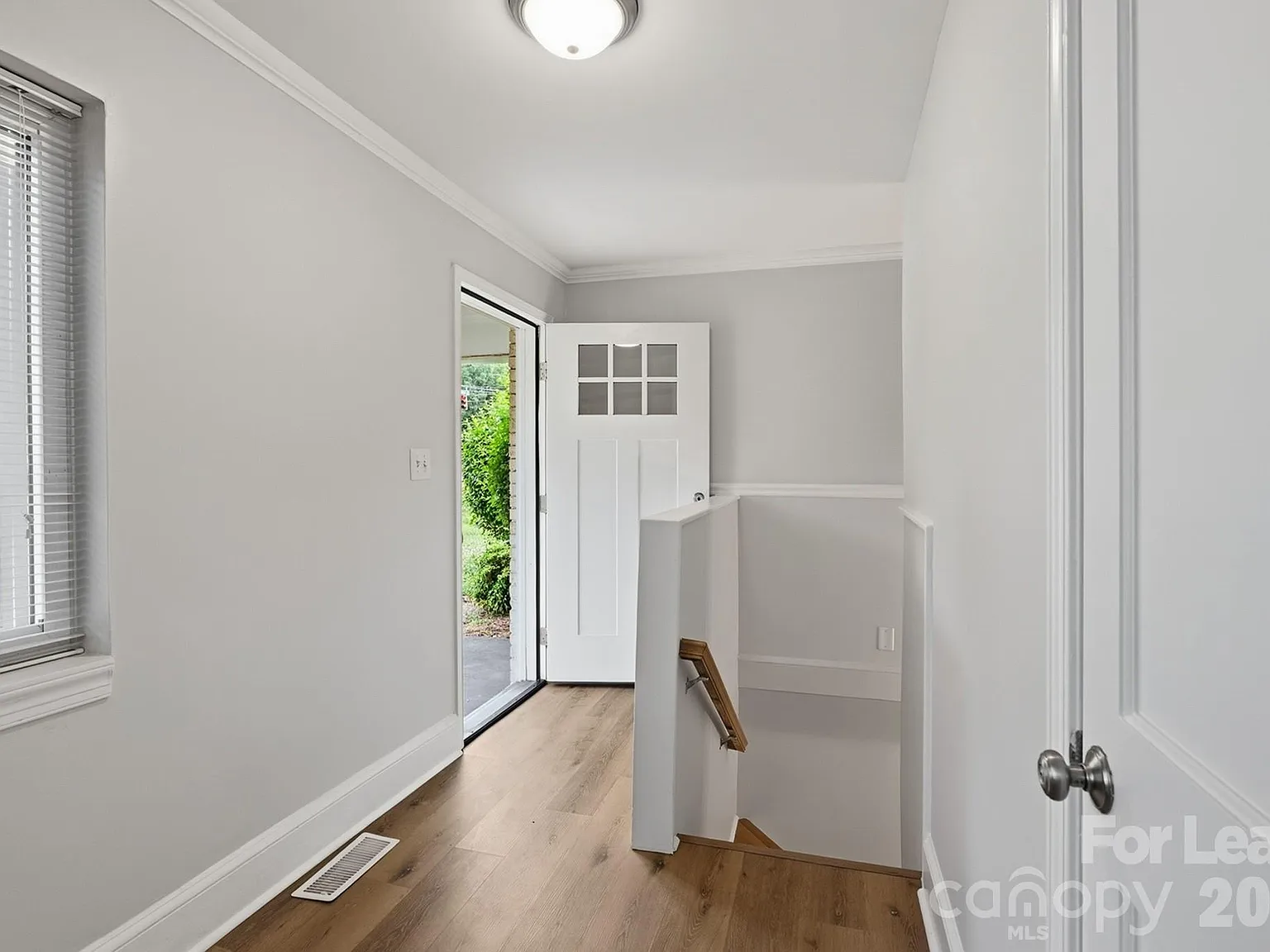 3 bed, 2.0 bath, 1446 sqft, $2,500 — Photo 2