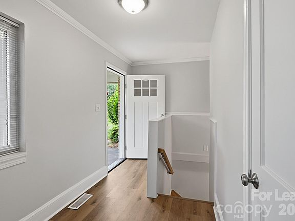 2nd image of 3101 Selwyn Ave