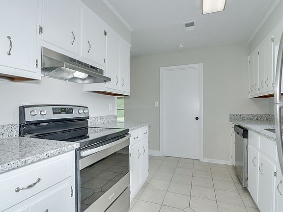5th image of 3914 Fairington Dr
