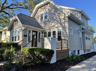 5060 N Diversey Blvd, Whitefish Bay, WI