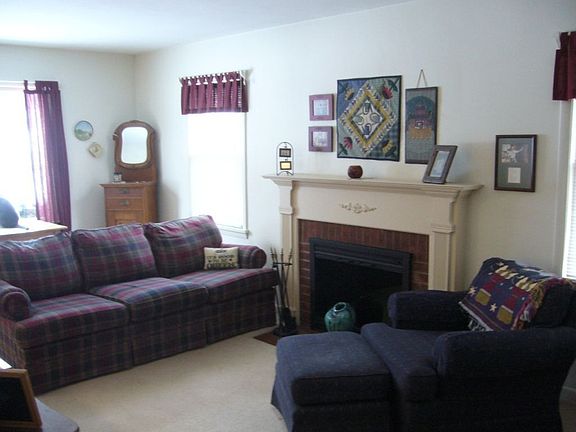 Liv Room w/ Fireplace