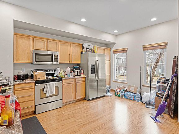 5th image of 924 Ryan Ct